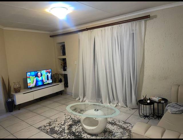2 BEDROOM APARTMENT FOR SALE IN WINCHESTER HILLS